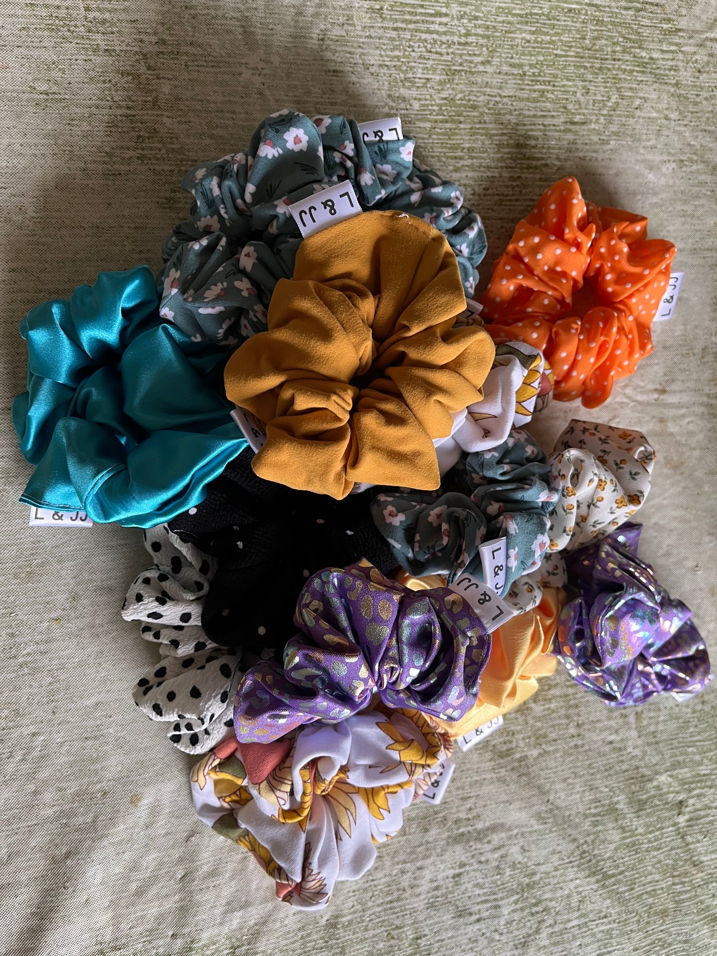 3 scrunchies